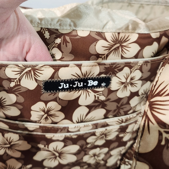 JU-JU-BE Oversized Neutral Hibiscus Print Diaper Bag with Shoulder Strap - Picture 7 of 16